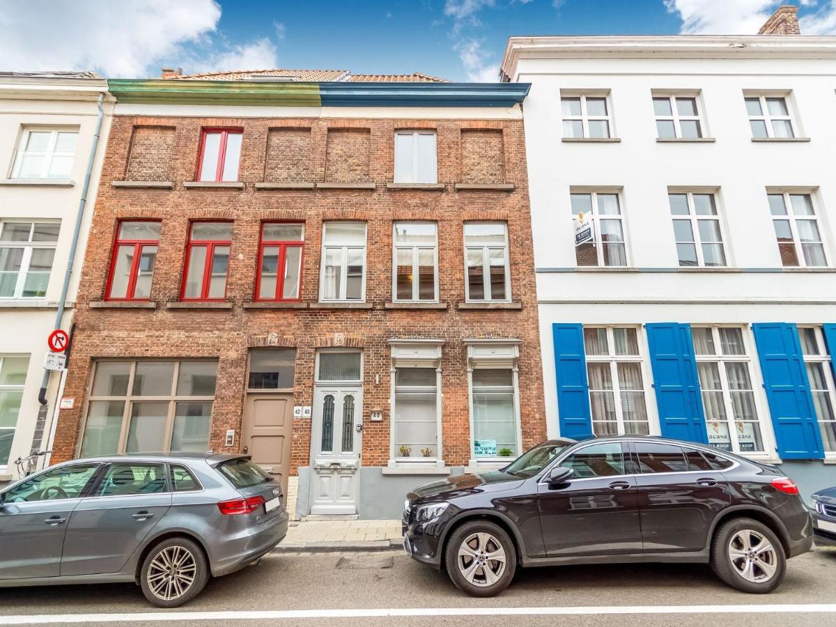 Town House With View Over The 3 Towers Of Brujas Exterior foto